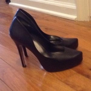 Jessica Simpson black pumps